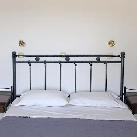 Amoudi Studios Apartments Hotel Room photo