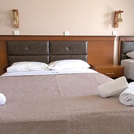 Amoudi Studios Apartments Hotel Room photo