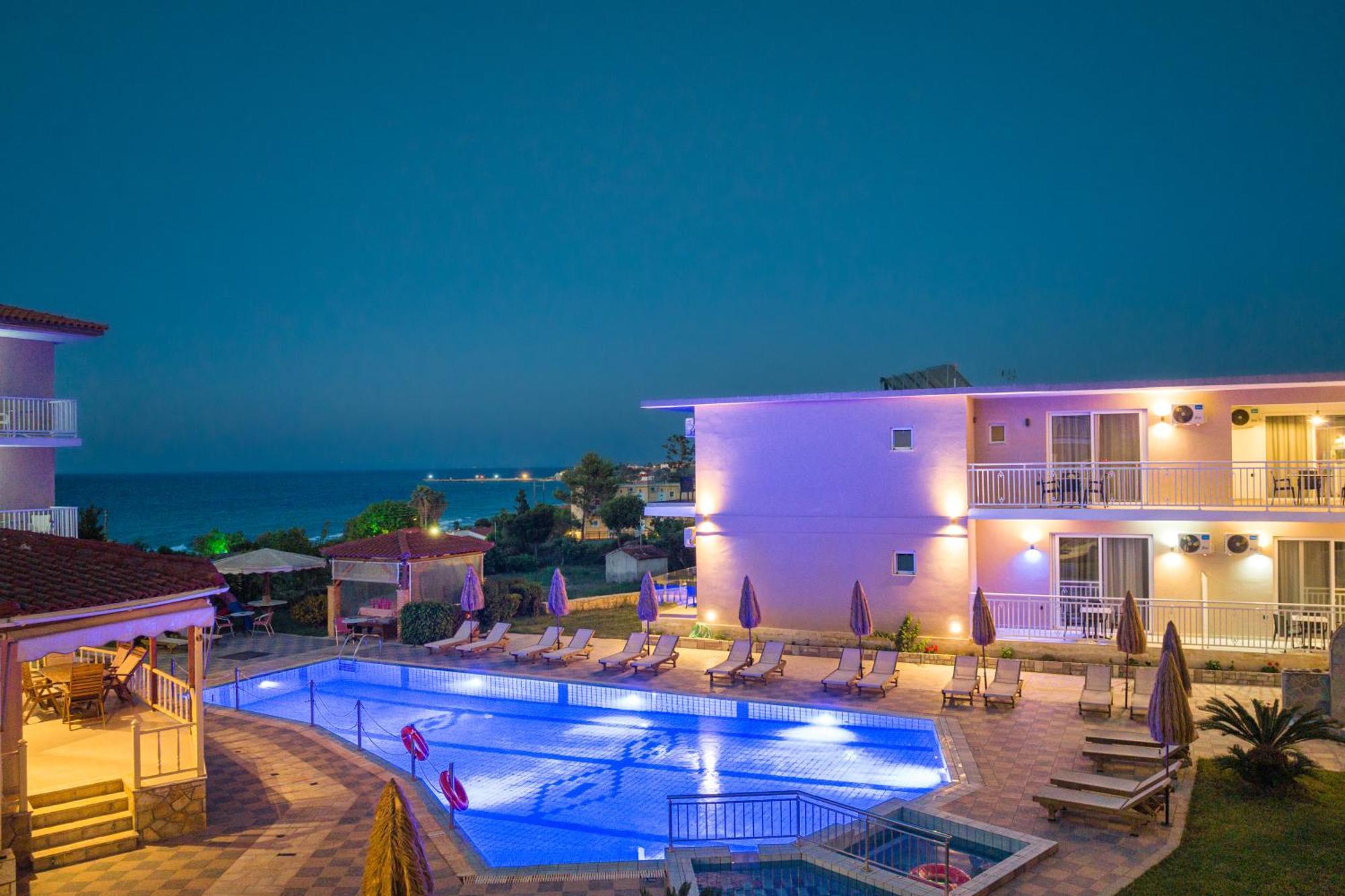 Hotel apartamentowy Amoudi Studios Apartments Hotel Ammoudi