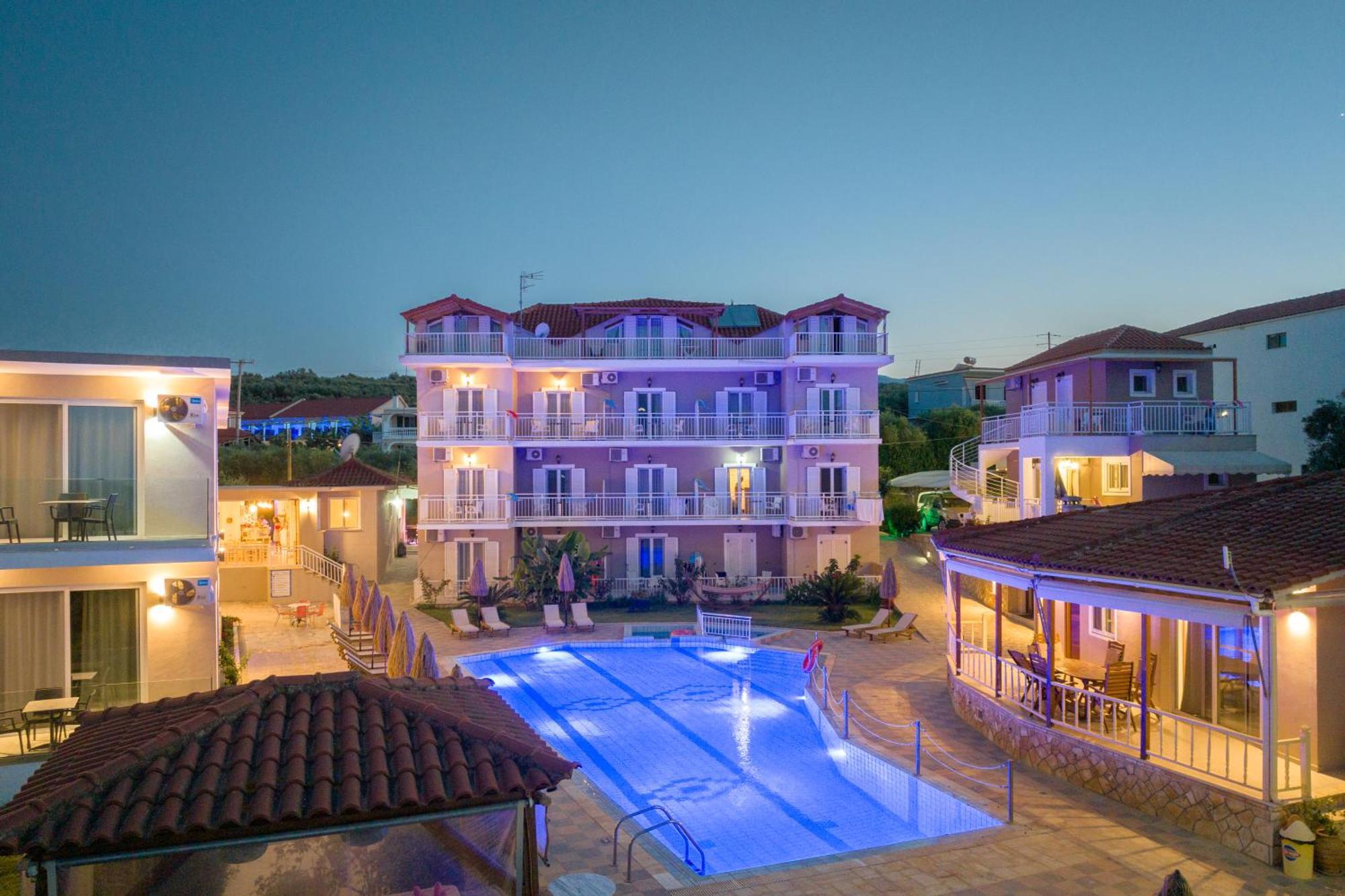 Hotel apartamentowy Amoudi Studios Apartments Hotel