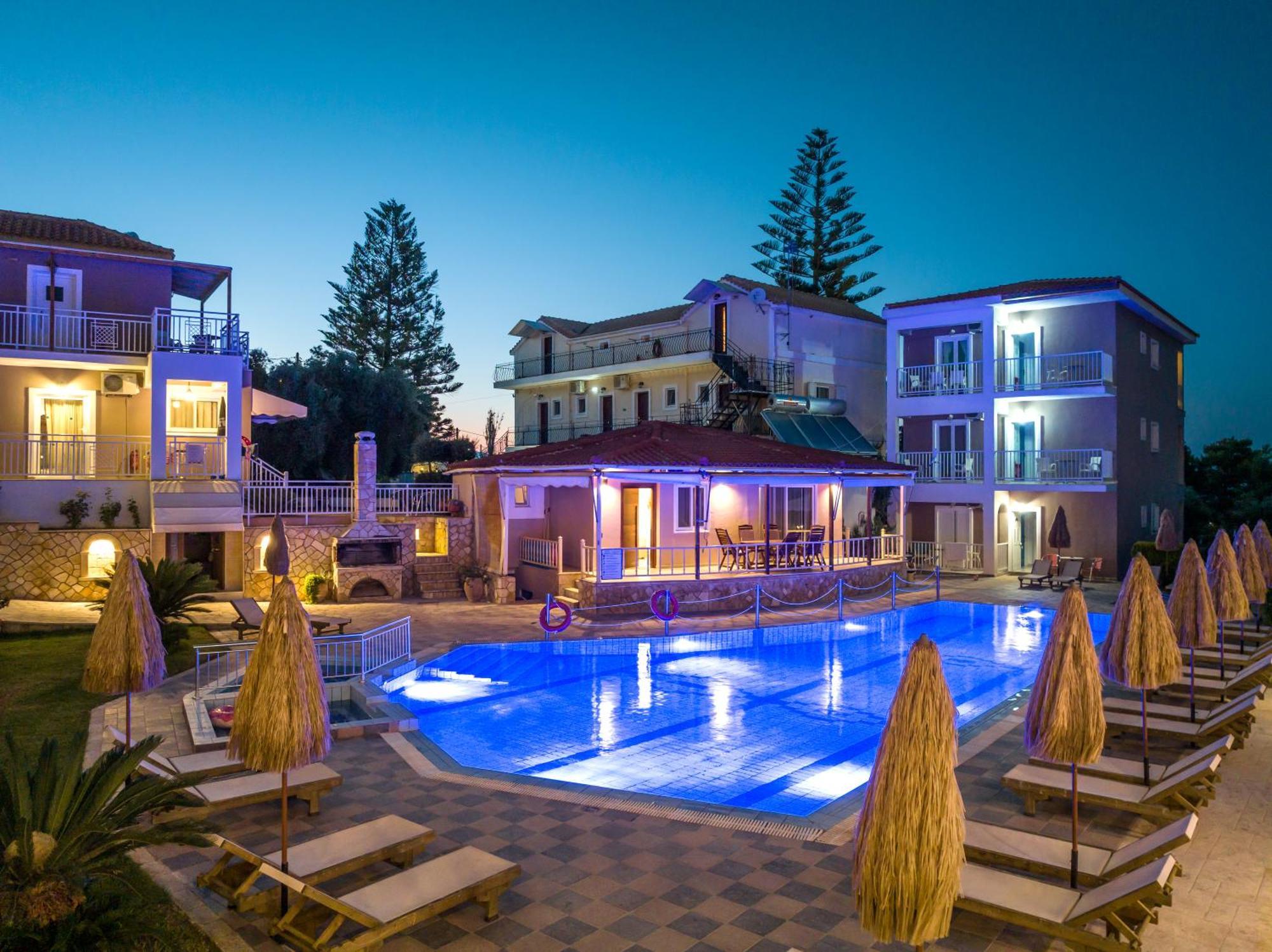 Hotel apartamentowy Amoudi Studios Apartments Hotel Ammoudi