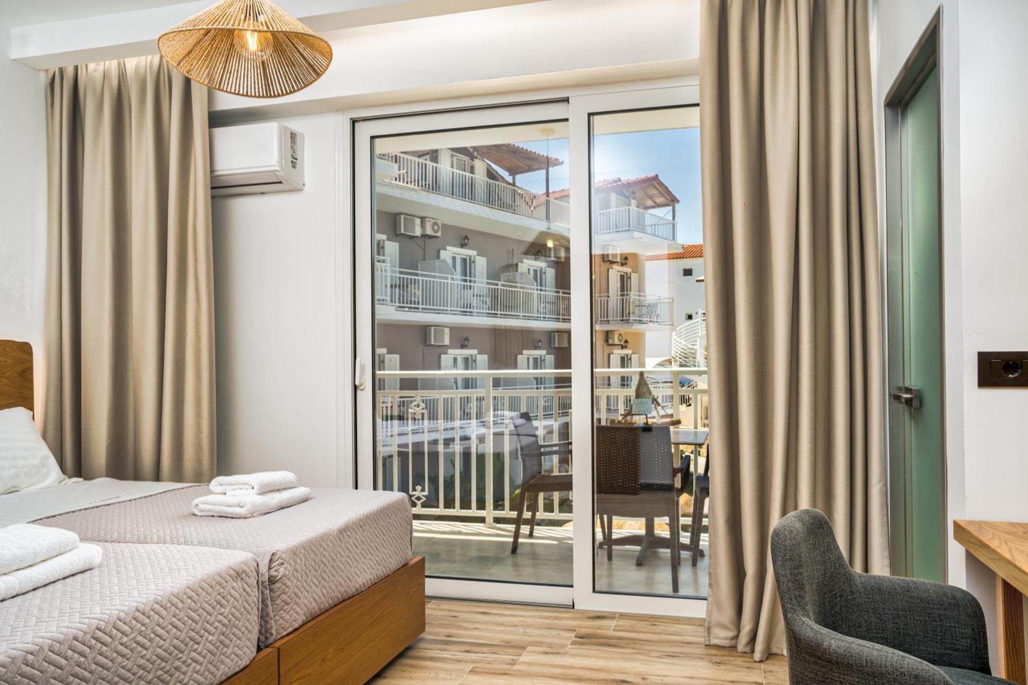 Amoudi Studios Apartments Hotel Hotel apartamentowy