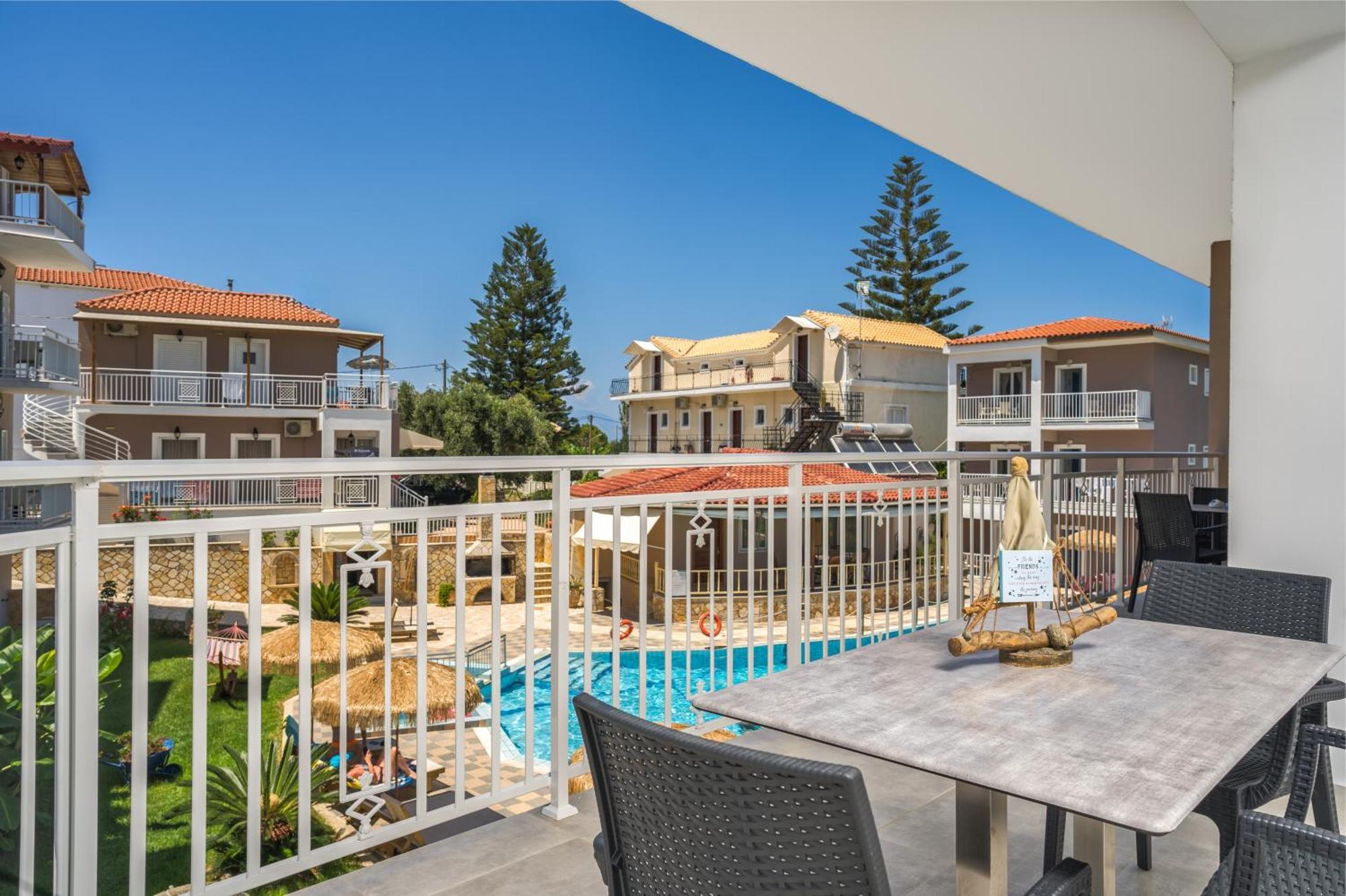 Amoudi Studios Apartments Hotel Hotel apartamentowy