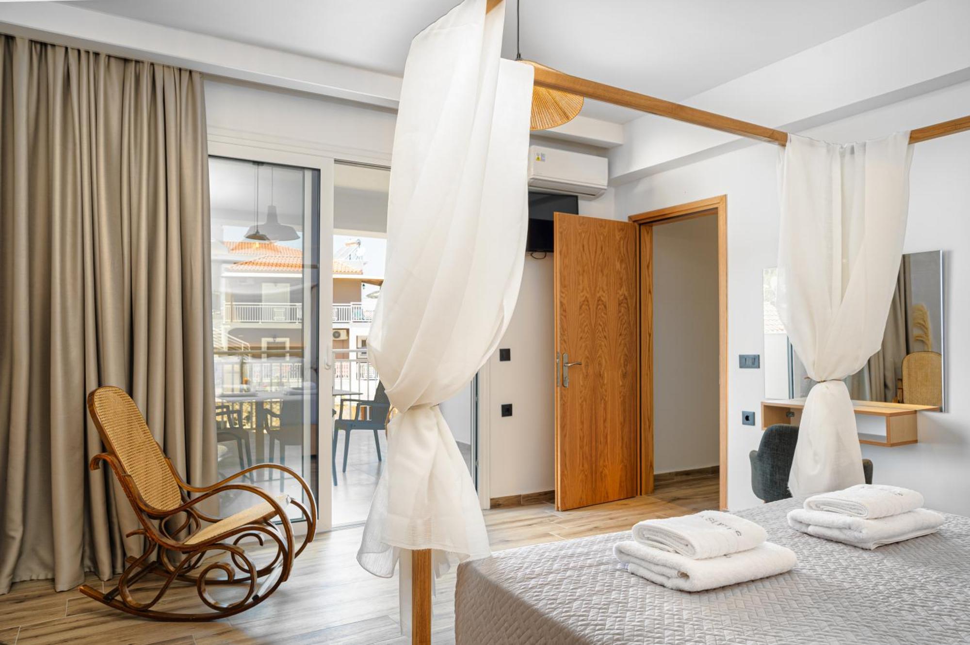 Hotel apartamentowy Amoudi Studios Apartments Hotel