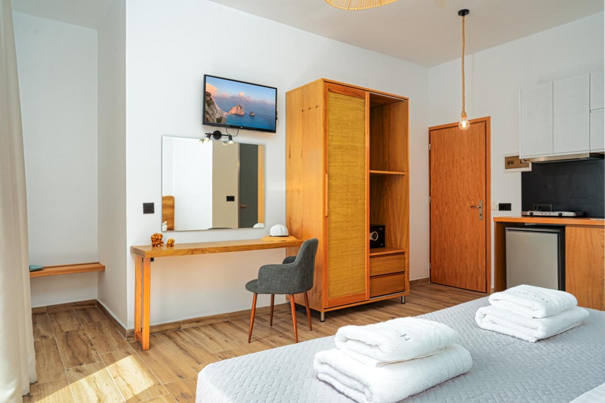 Hotel de apartamente Amoudi Studios Apartments Hotel