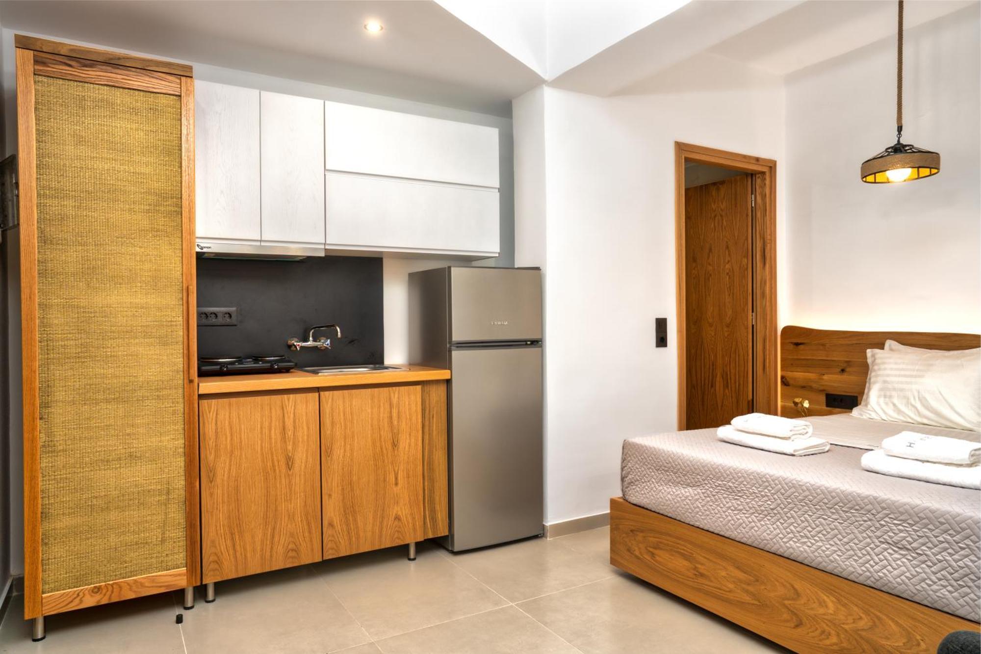 Amoudi Studios Apartments Hotel 3*