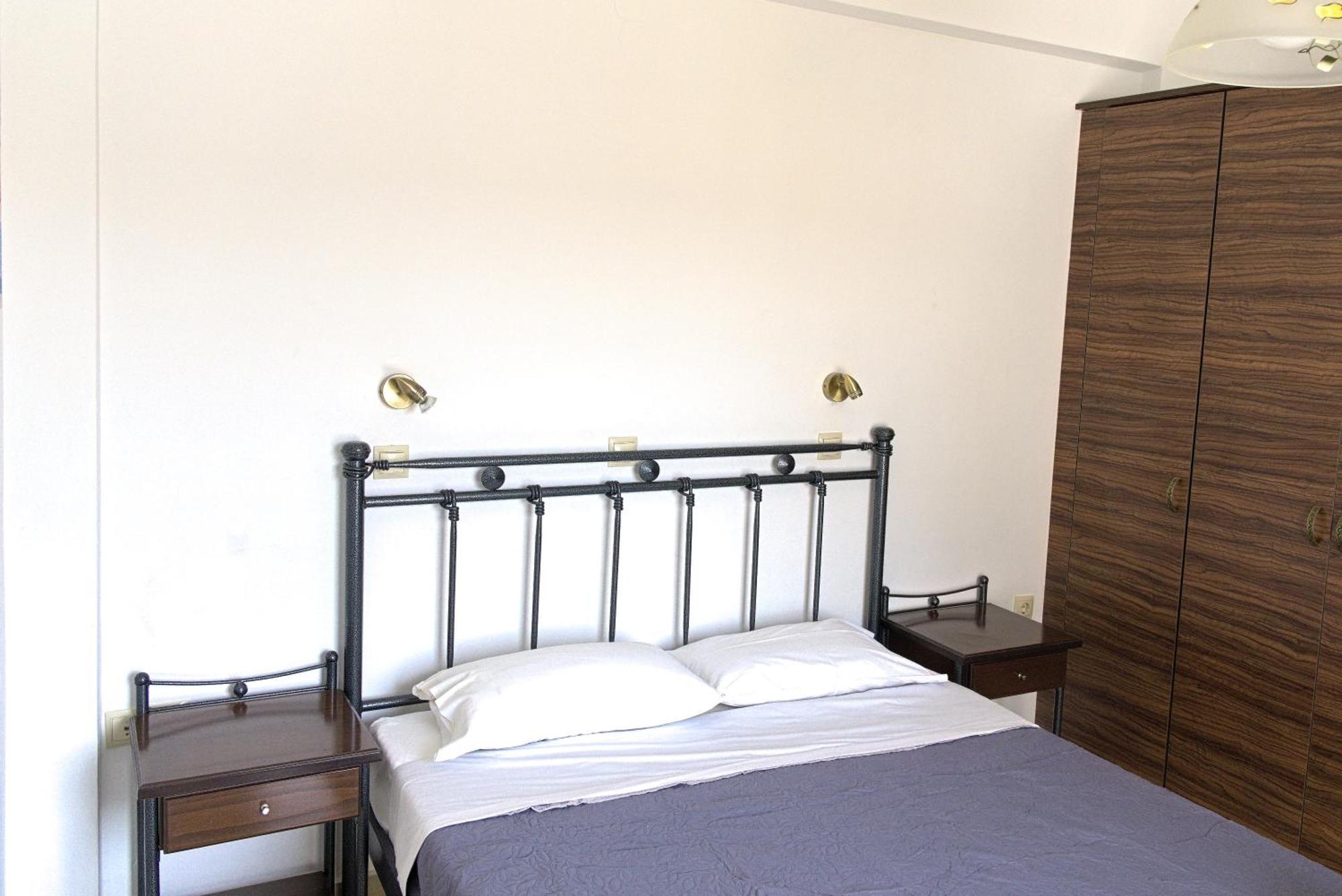 Amoudi Studios Apartments Hotel Hotel apartamentowy
