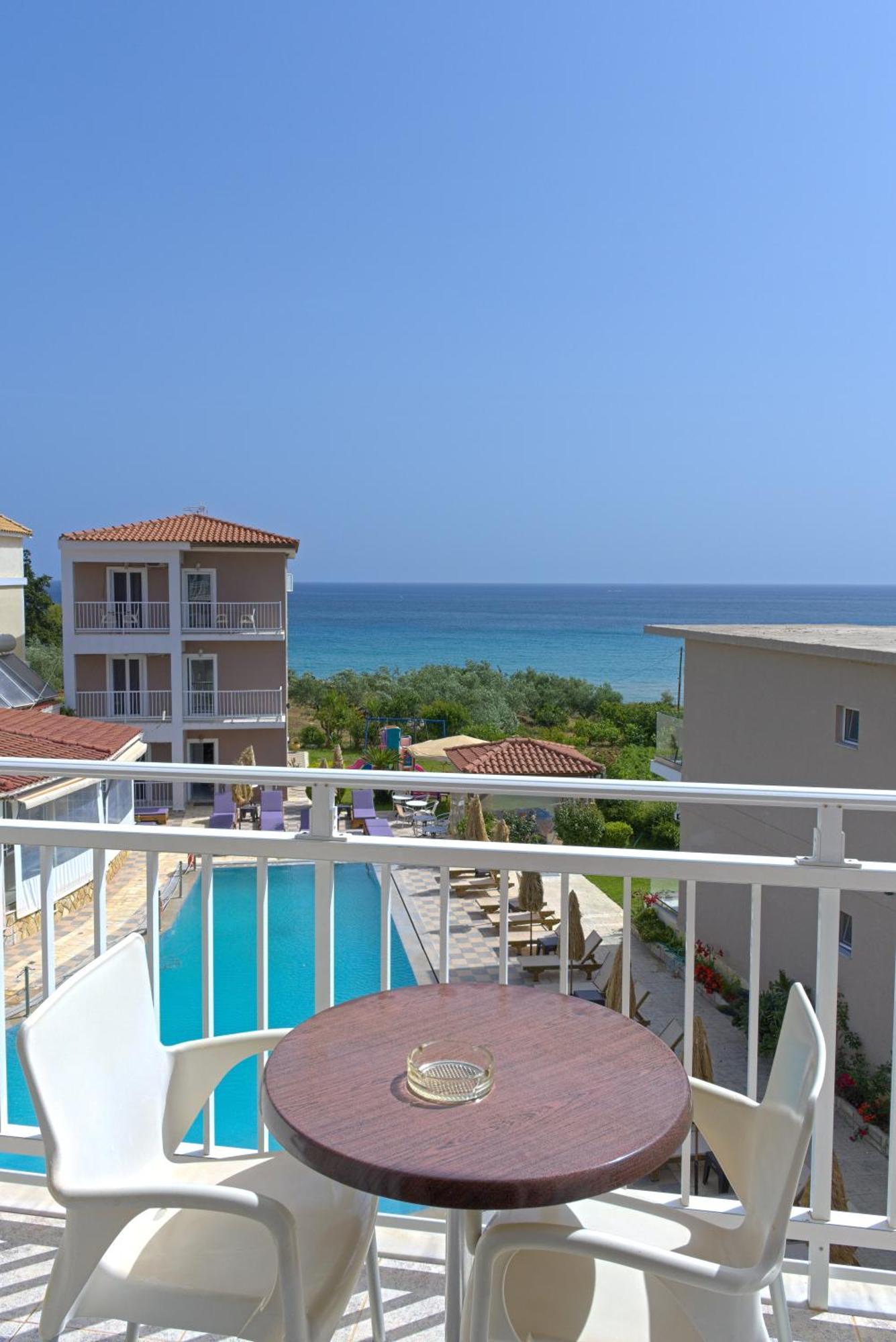 Amoudi Studios Apartments Hotel Hotel apartamentowy