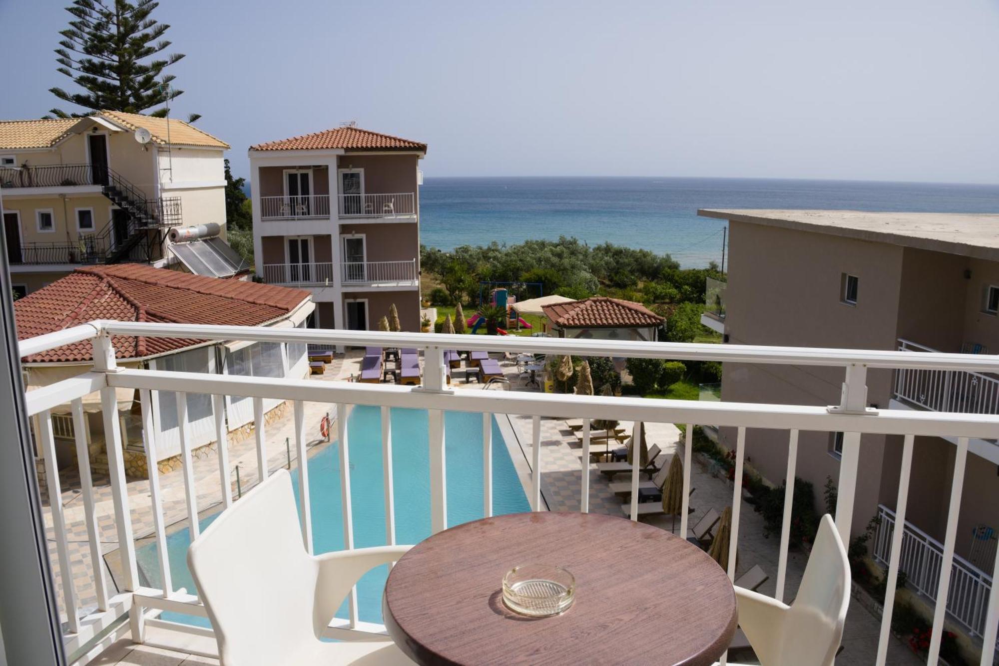 Amoudi Studios Apartments Hotel Hotel apartamentowy 3*