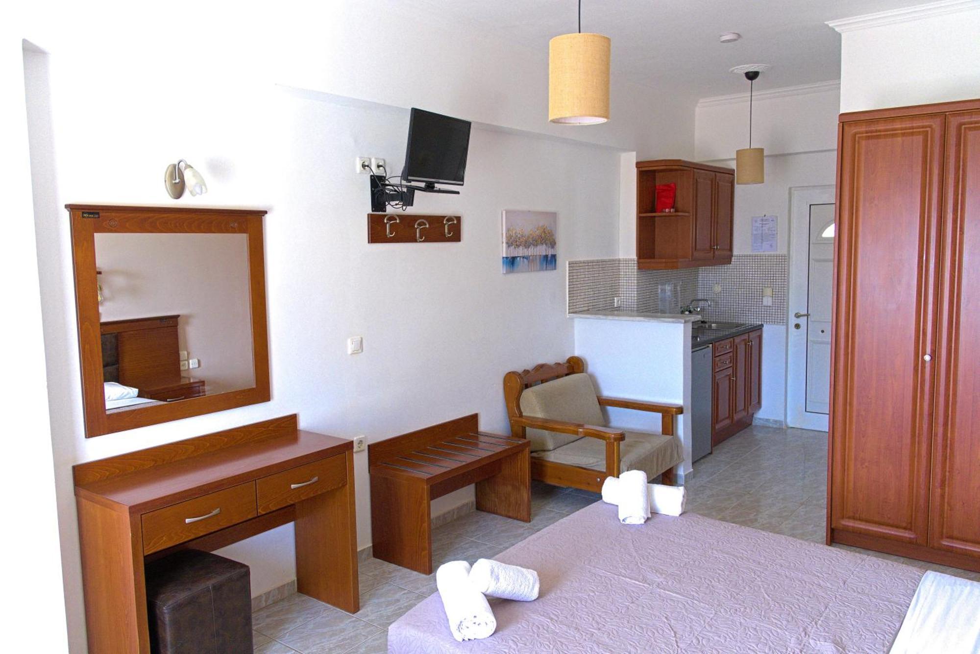 Amoudi Studios Apartments Hotel 3* Ammoudi